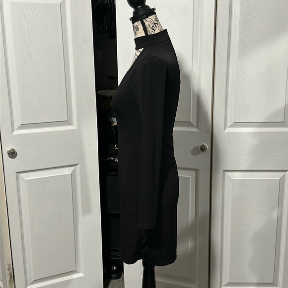 Express Longsleeve Bodycon Keyhole Dress - Picture 3 of 9